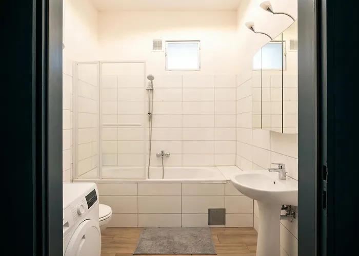Apartment Three Sleeps Fifteen Minutes From Center Via Enkplatz Vienna