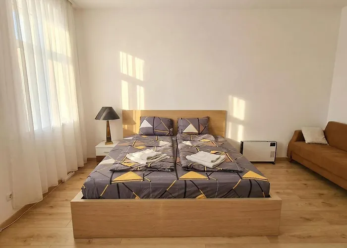 Three Sleeps Fifteen Minutes From Center Via Enkplatz *