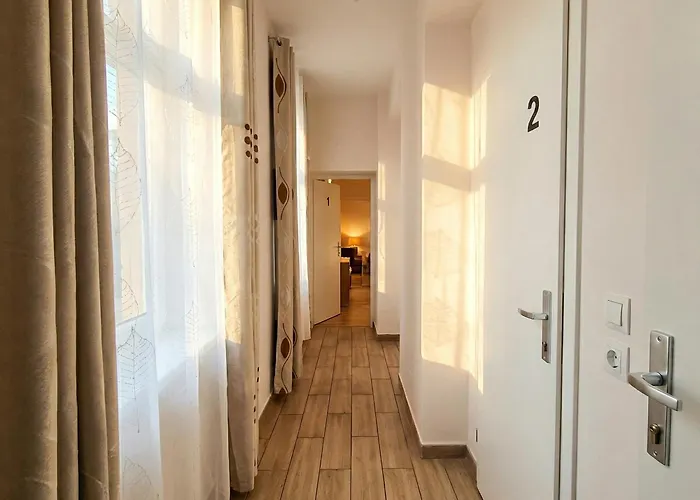 Apartment Three Sleeps Fifteen Minutes From Center Via Enkplatz