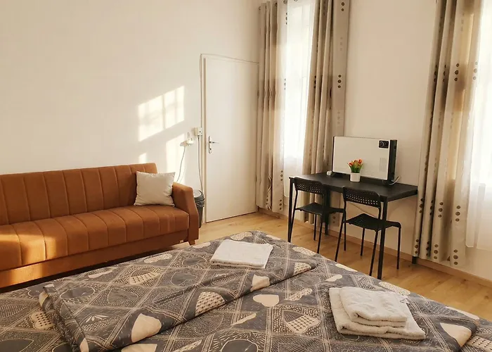 Three Sleeps Fifteen Minutes From Center Via Enkplatz *