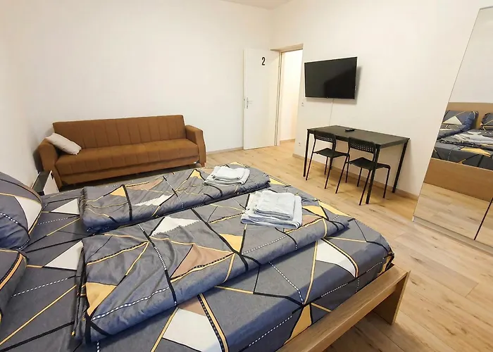 Three Sleeps Fifteen Minutes From Center Via Enkplatz *
