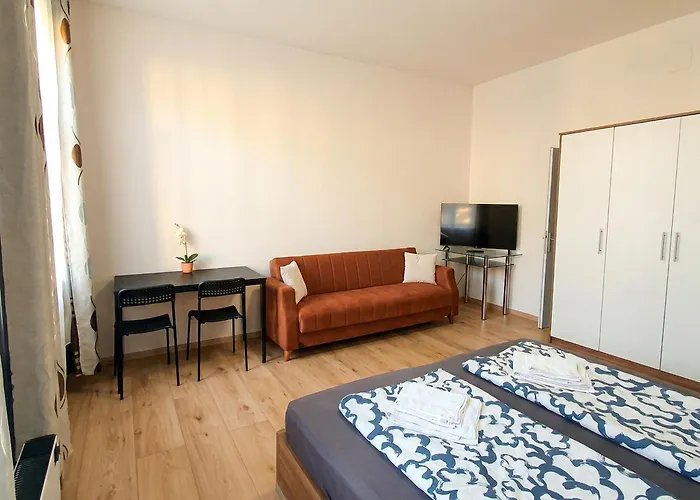 Apartment Three Sleeps Fifteen Minutes From Center Via Enkplatz Vienna